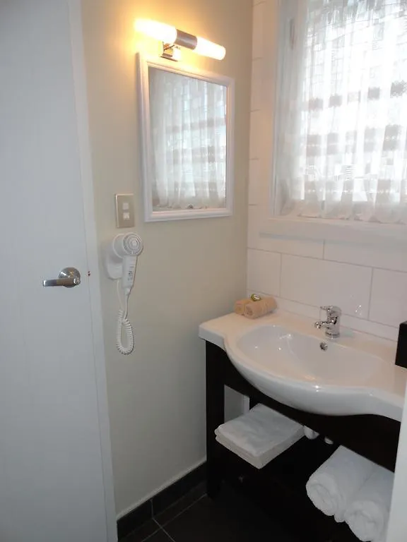כרייסטצ'רץ' Aarburg Airport Motel 0*,