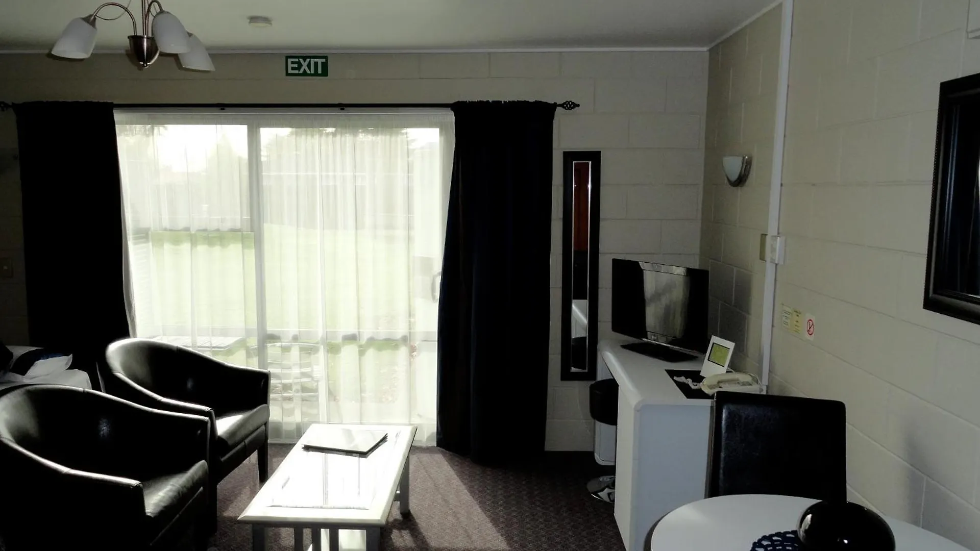 כרייסטצ'רץ' Aarburg Airport Motel