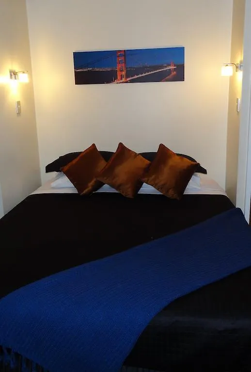 כרייסטצ'רץ' Aarburg Airport Motel
