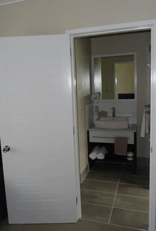 כרייסטצ'רץ' Aarburg Airport Motel